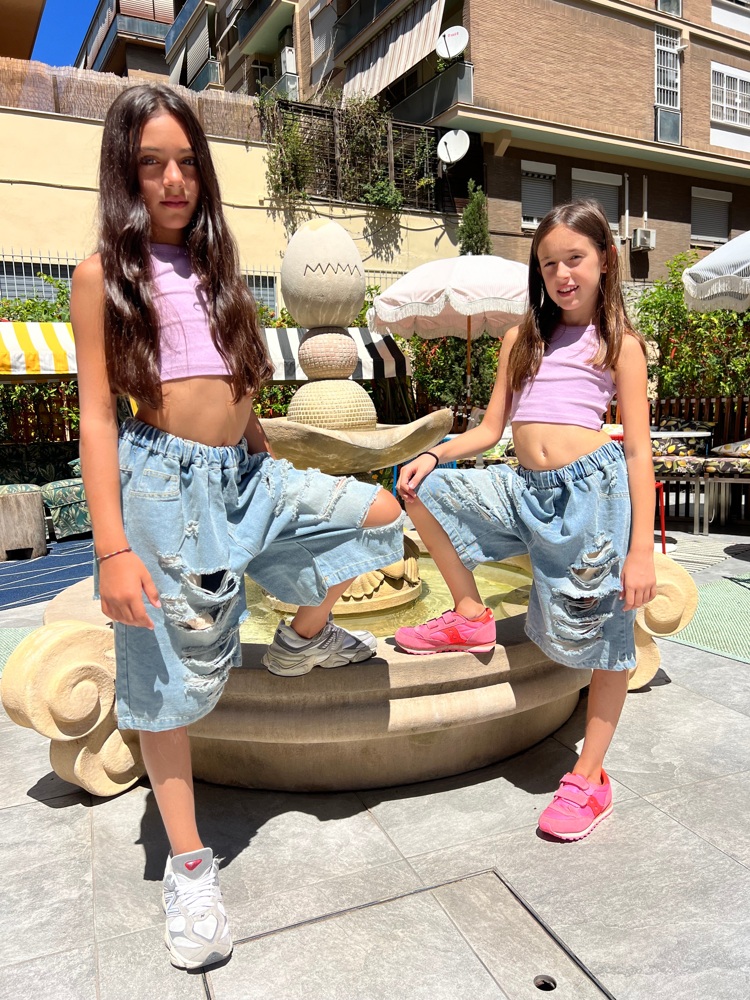 Denim strappati
